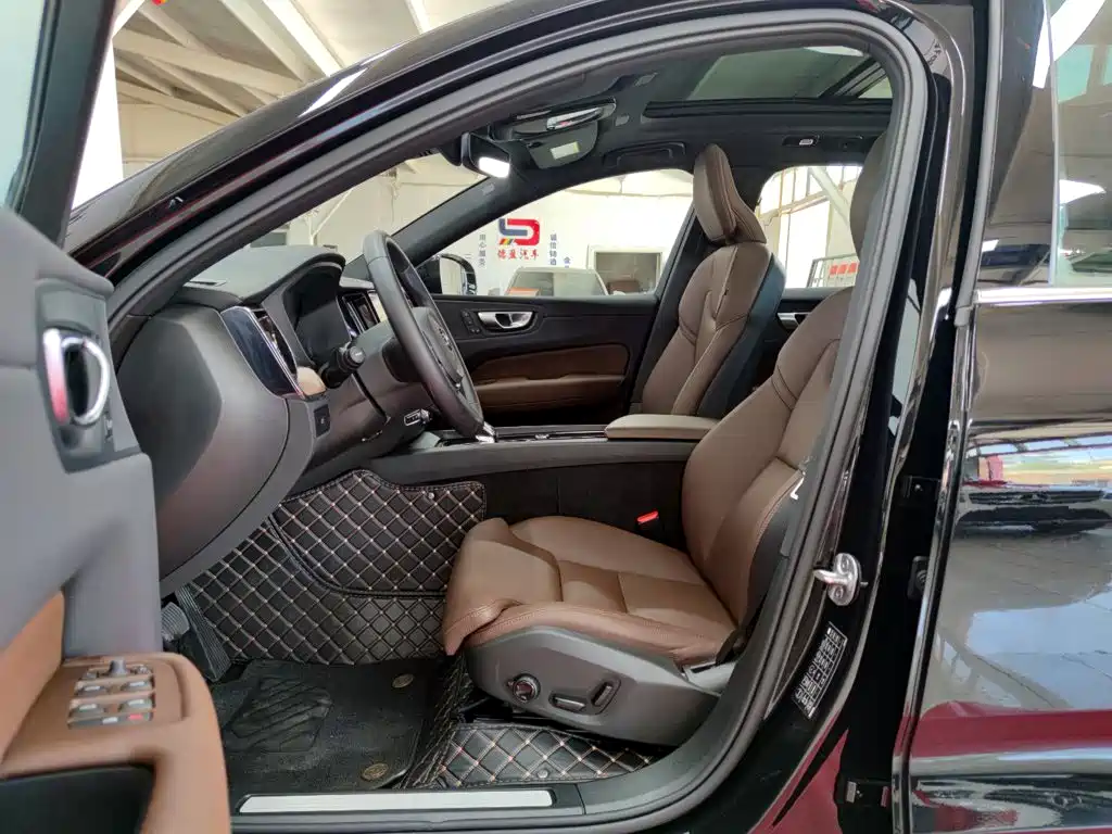 Volvo XC60 2024 2025 B5 AWD Smart Elite Luxury Edition
