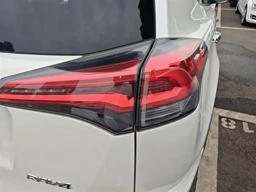 Toyota RAV4 Rongfang 2016 2.0L CVT 2WD Smart (China V) фото 8
