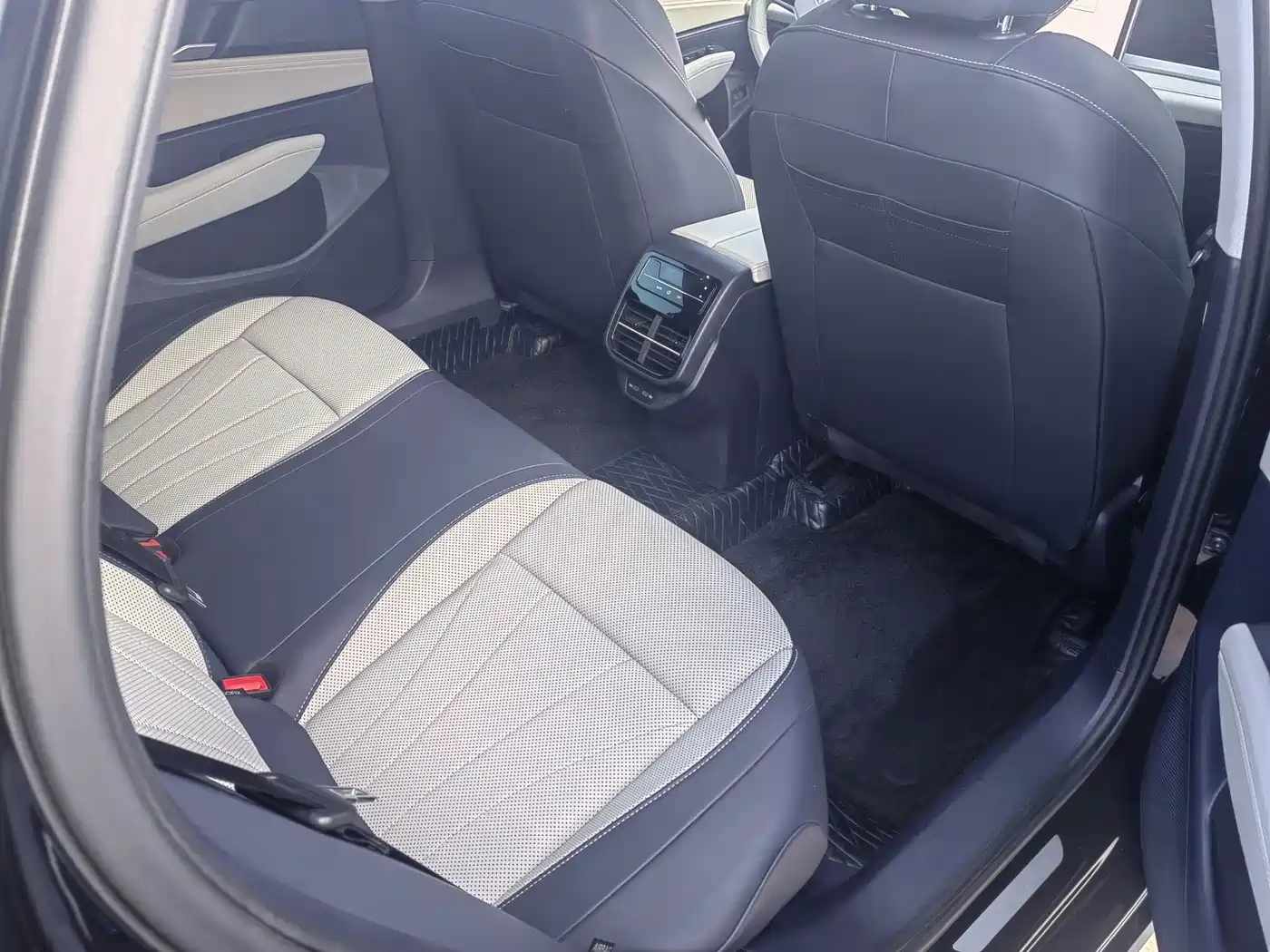 صورة 7 - Volkswagen Passat