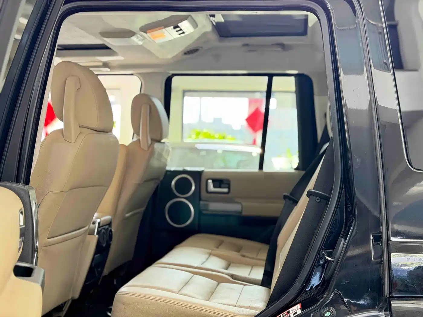 Land Rover Discovery 2010 4.0 V6 HSE Petrol фото 8