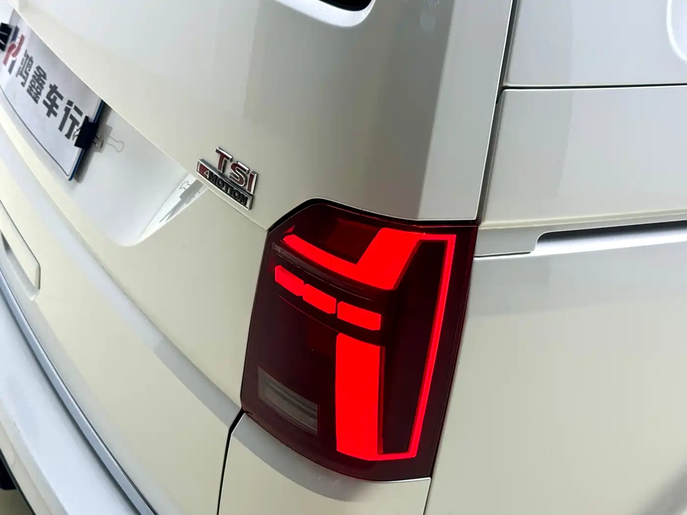 Volkswagen Multivan 2018 2.0TSI 4WD Premium Edition 7-Seater фото 9