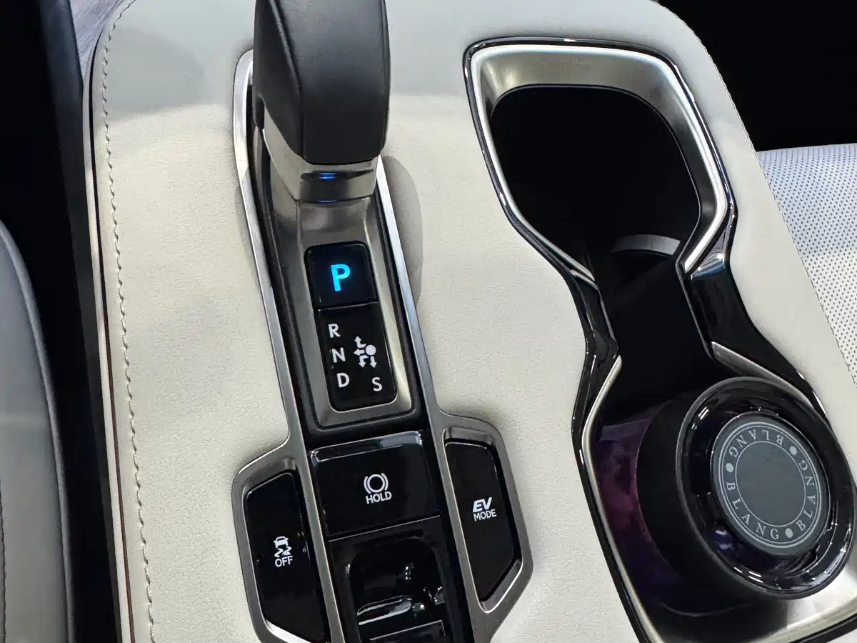 Lexus LM 2023 350h 7-Seater Elegance Edition фото 12