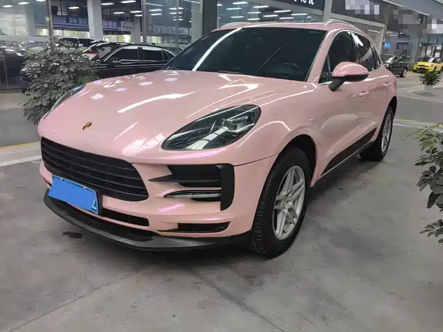 PORSCHE MACAN