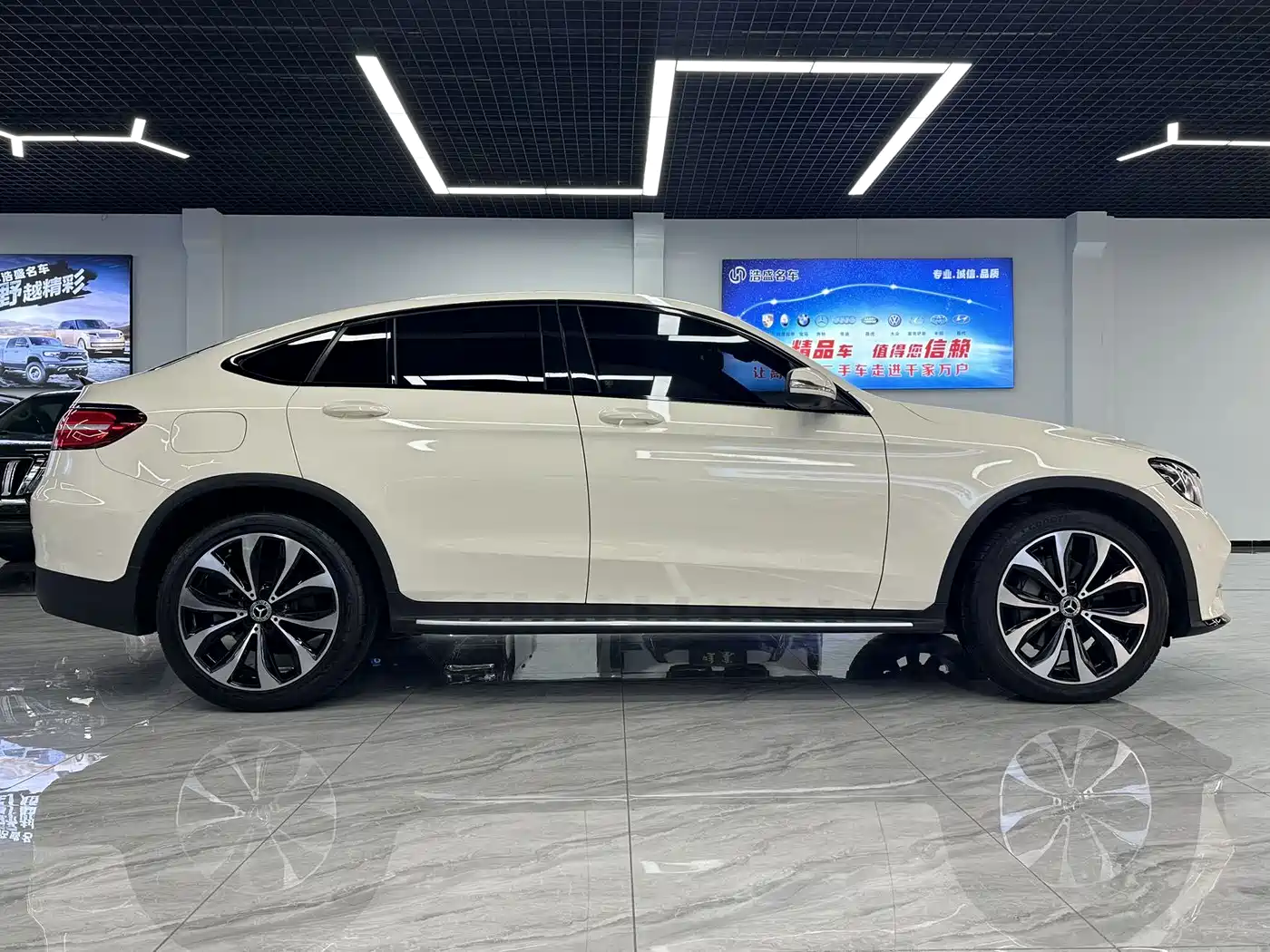 Mercedes-Benz GLC Coupe 2017 GLC 260 4MATIC Coupe SUV фото 3