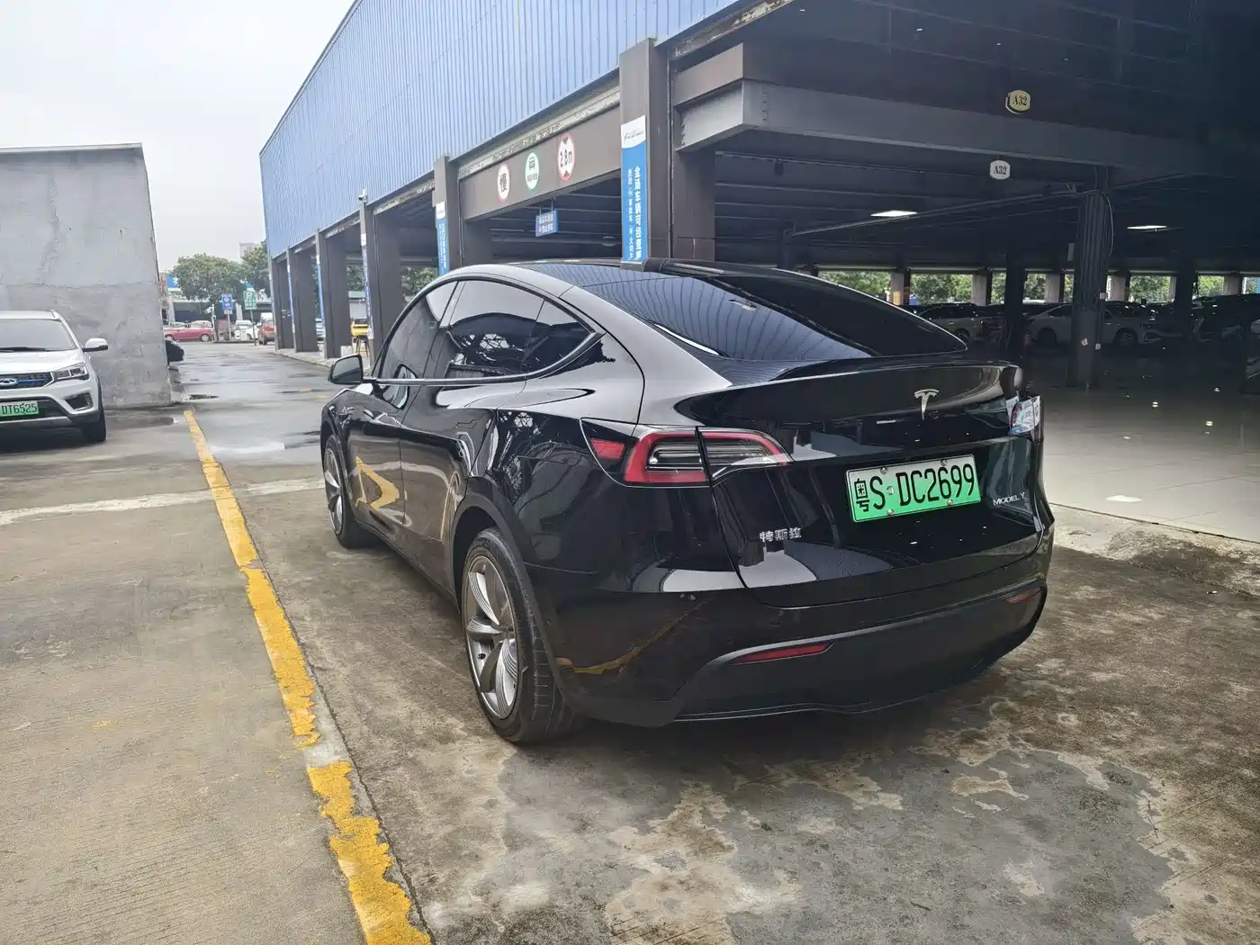 TESLA MODEL Y