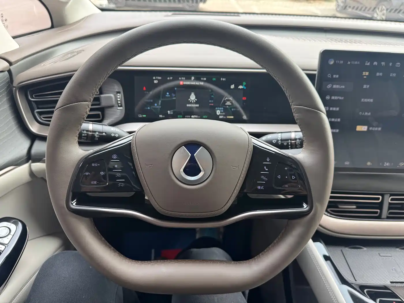 Denza D9 2022 DM-i 970 AWD Flagship фото 30