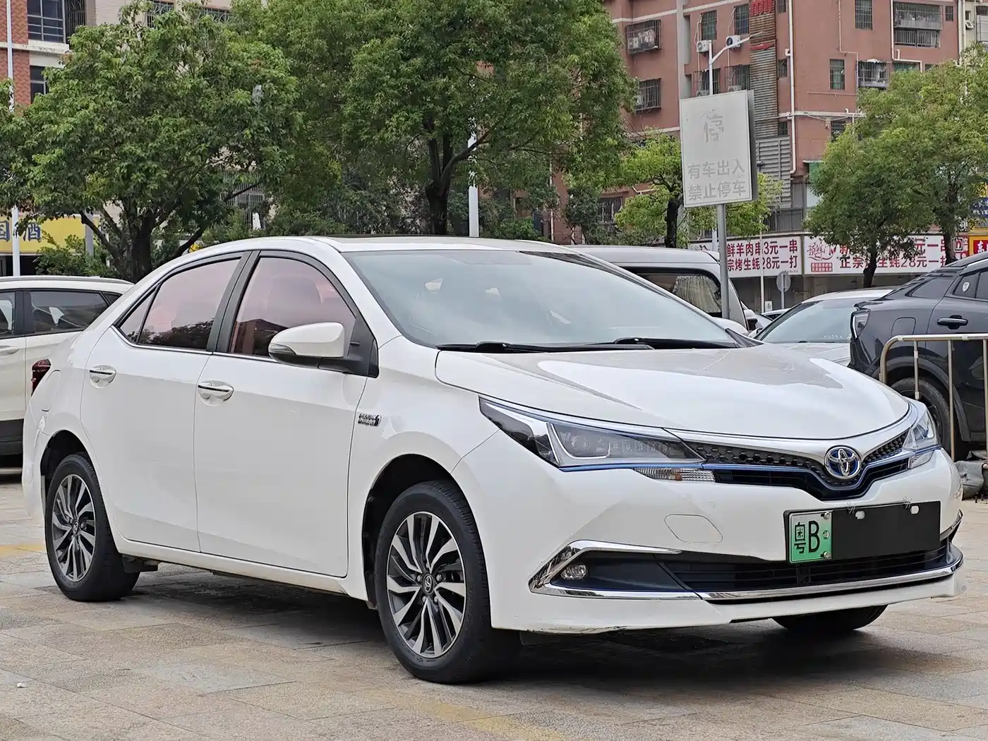 Toyota Corolla 2022 Hybrid 1.8L E-CVT Pioneer Edition фото 3