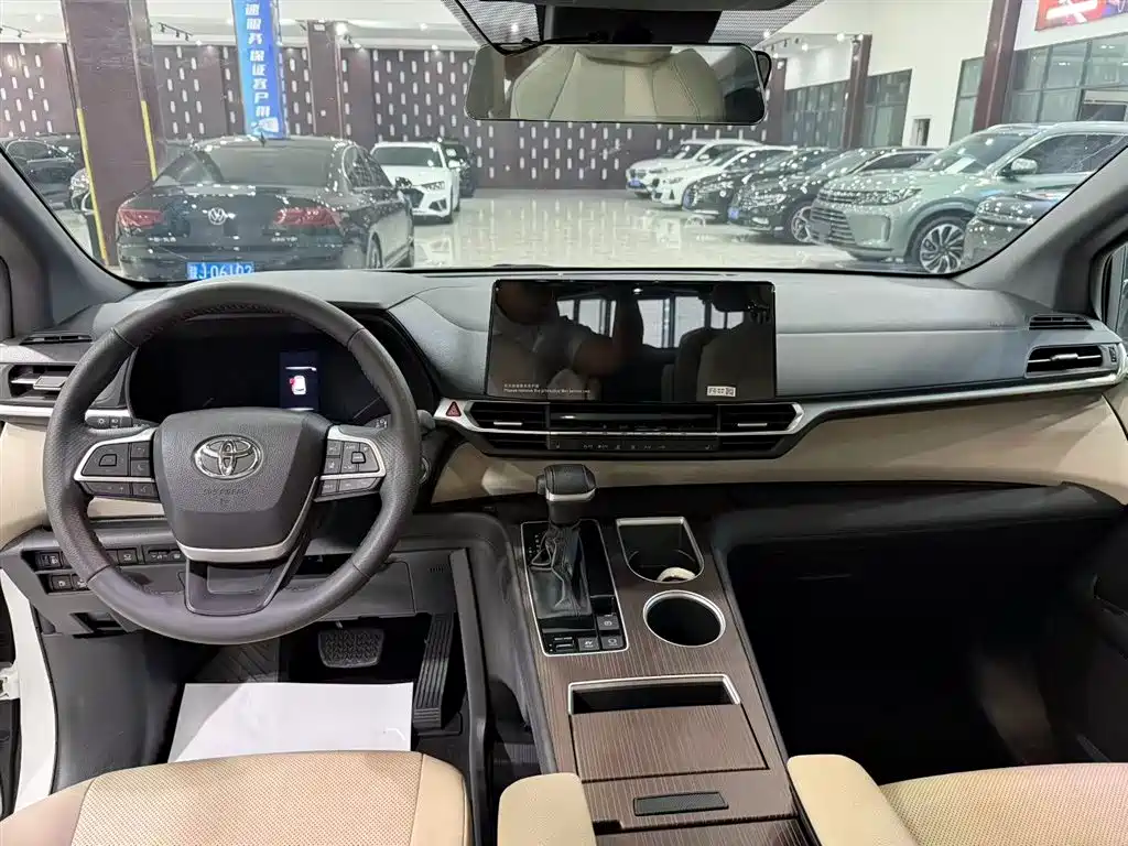 Toyota Granvia 2023 2.5L Hybrid Prestige PLUS Edition фото 7