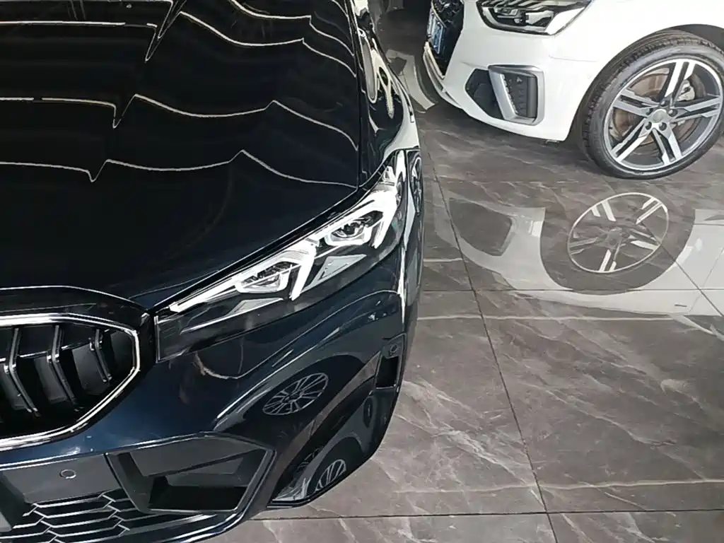 BMW 3 Series 2025 330Li M Sport Night Edition фото 24