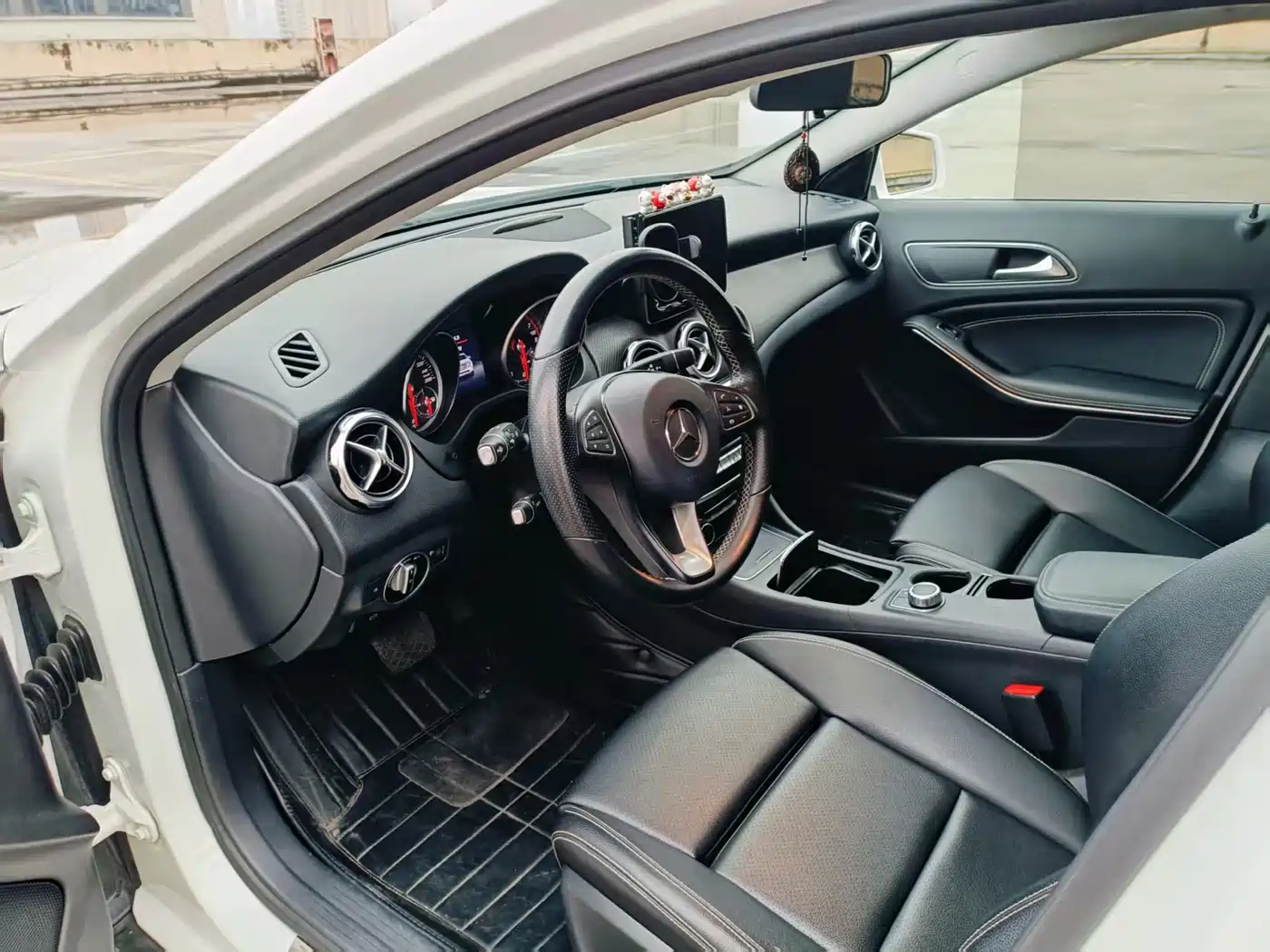 Mercedes-Benz GLA 2018 GLA 200 Dynamic фото 4
