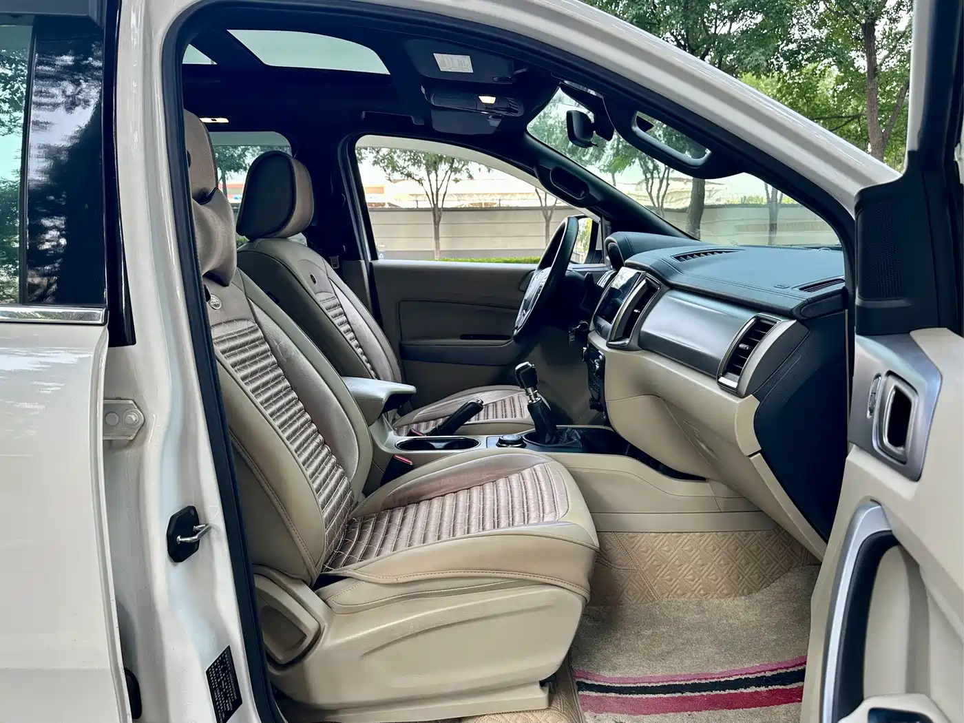 Ford Everest 2017 2017 2.2T Diesel Manual 4WD Luxury Edition 7-Seater