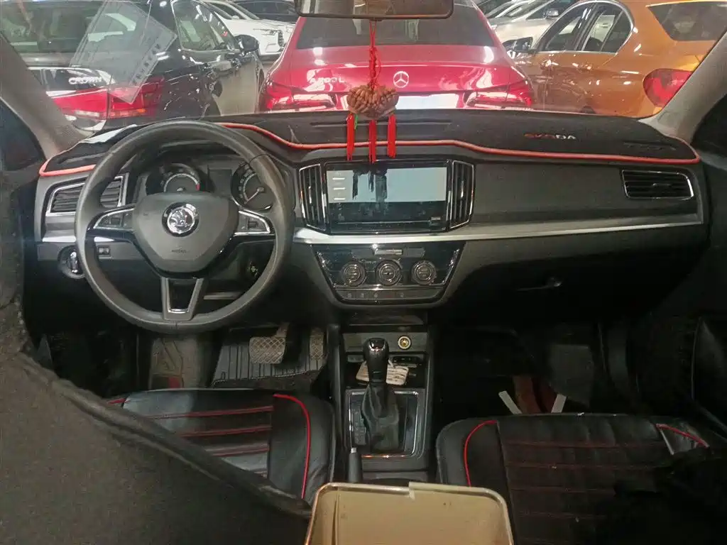 SKODA KOMICK