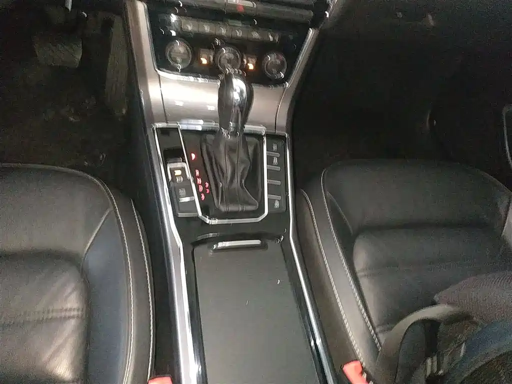 Volkswagen Passat 2016 330TSI DSG Honor Edition фото 14