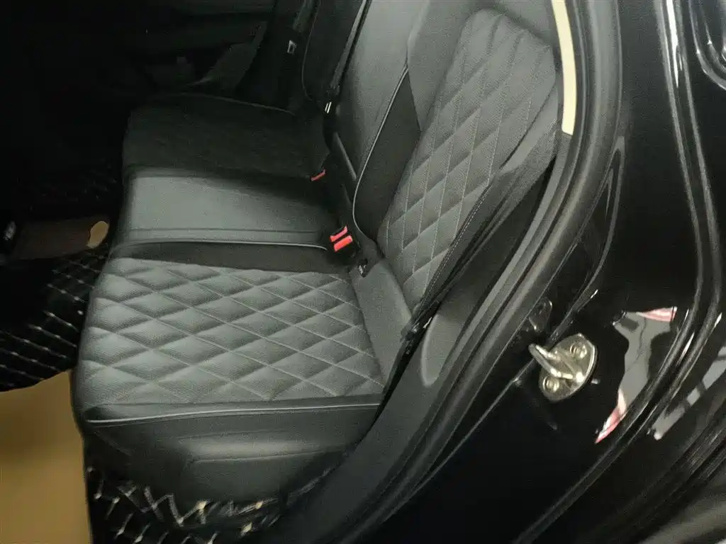 Volkswagen Sagitar 2023 300TSI DSG Surpassing Edition фото 17