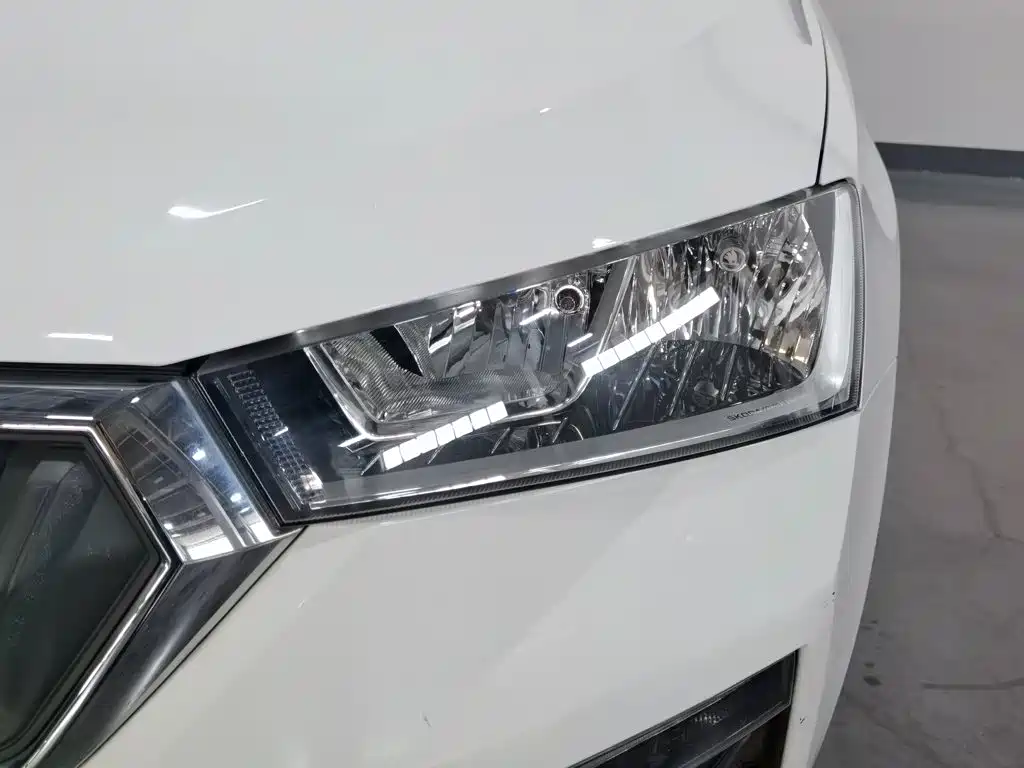 Photo 6 - Škoda Rapid