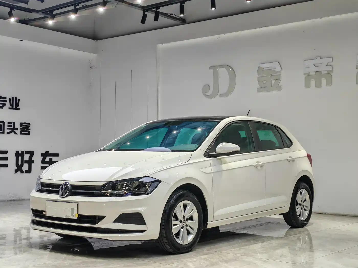 VOLKSWAGEN POLO