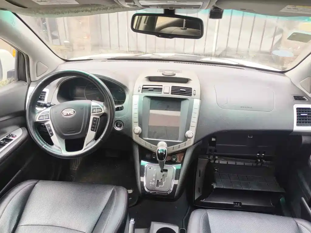 BYD S6 2014 2014 2.4L Automatic Premium 5-seater