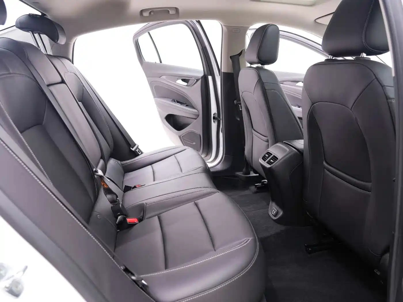 Buick Regal 2024 25T Ultra Comfort Edition фото 16