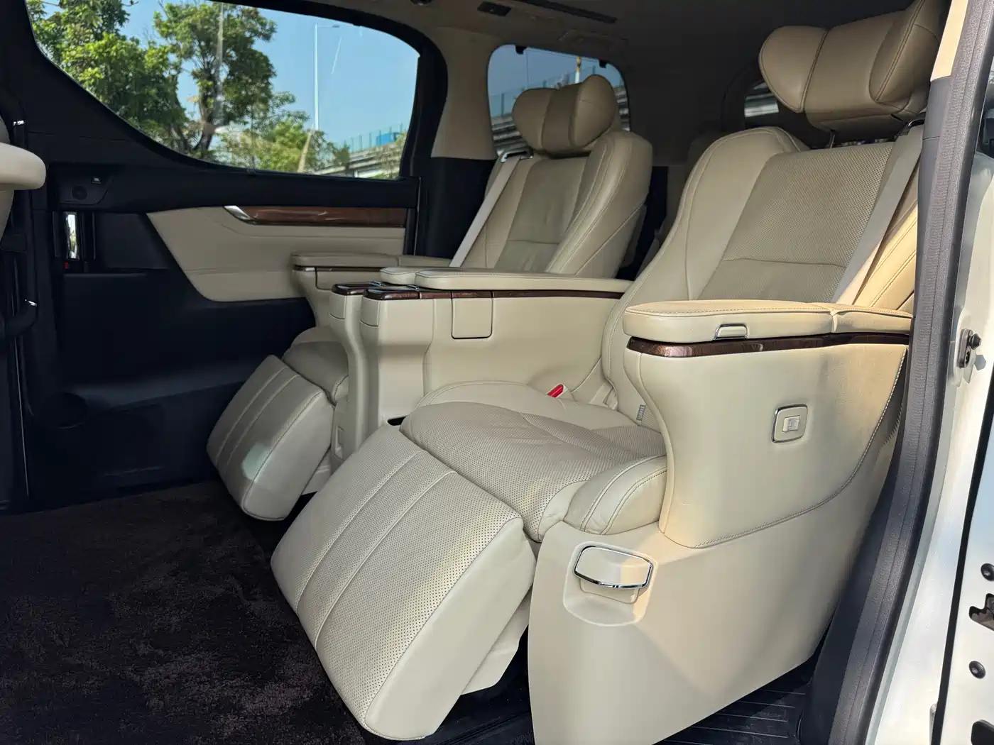 Toyota Alphard 2018 3.5L Premium фото 15