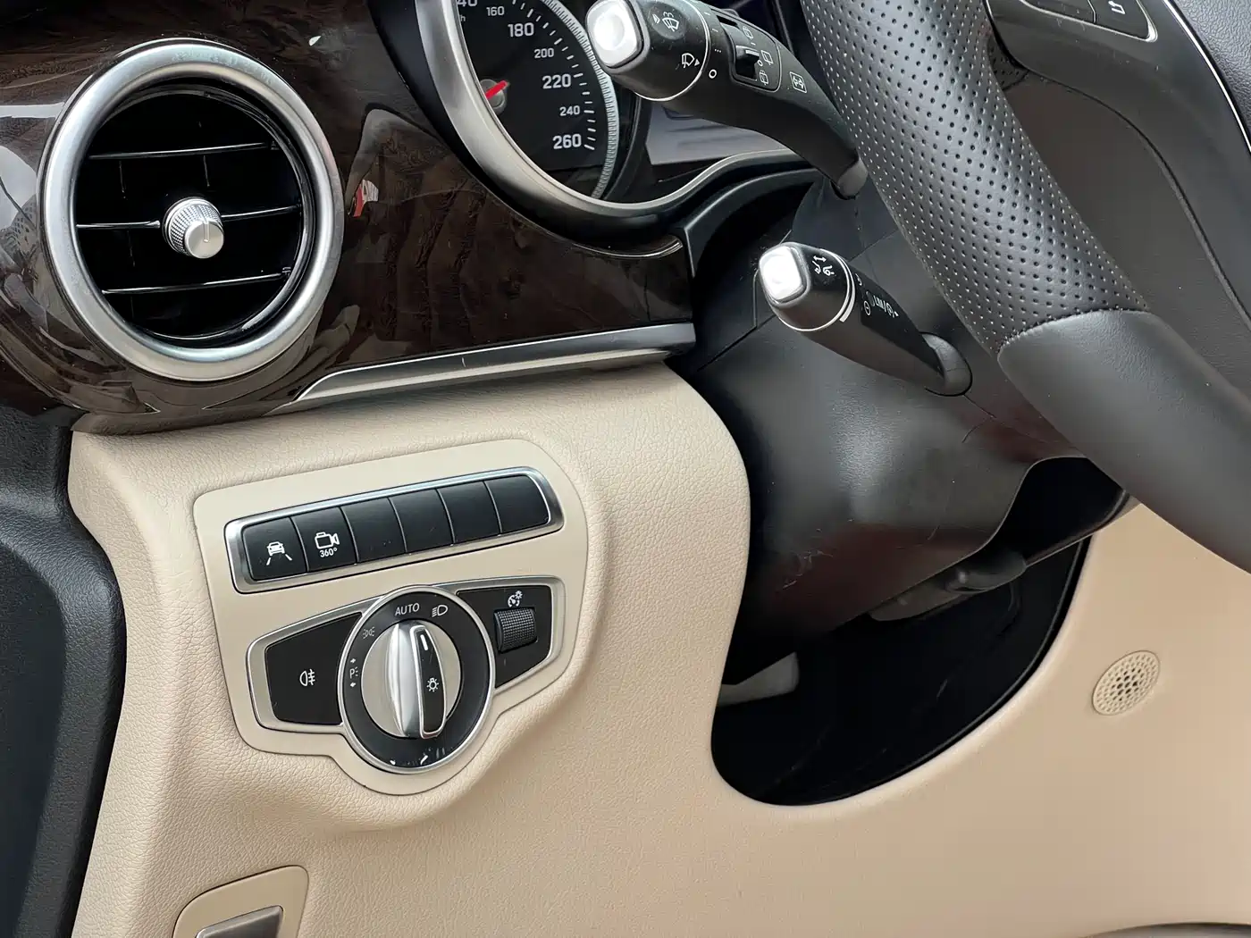 Mercedes-Benz V-Class 2017 Model V 260 L Premium Extended Edition фото 25