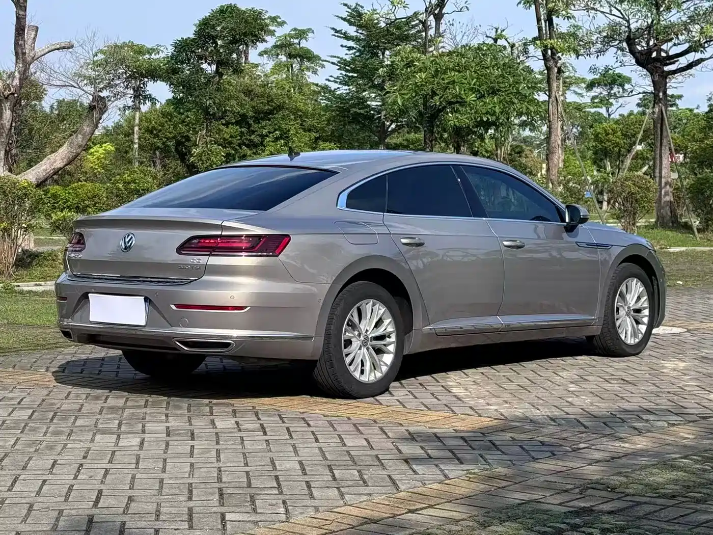Volkswagen FAW-Volkswagen CC 2019 330TSI Charm Edition China VI фото 5