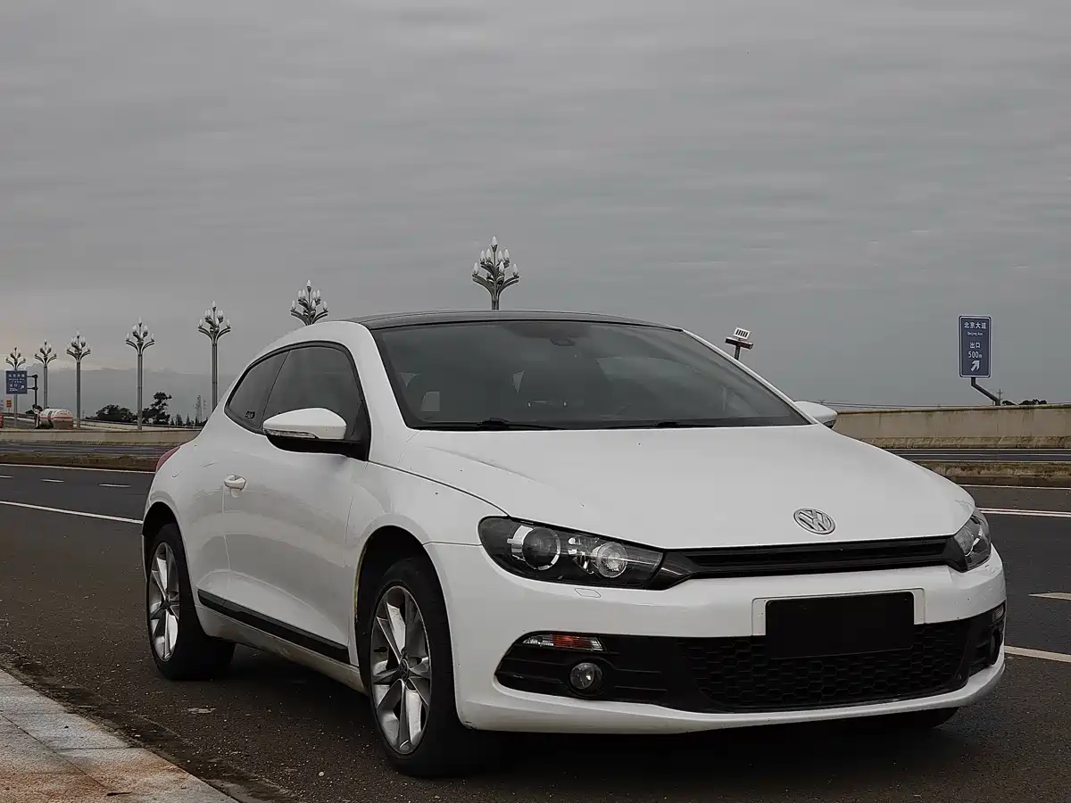 Volkswagen Scirocco 2011 2.0TSI Luxury фото 3