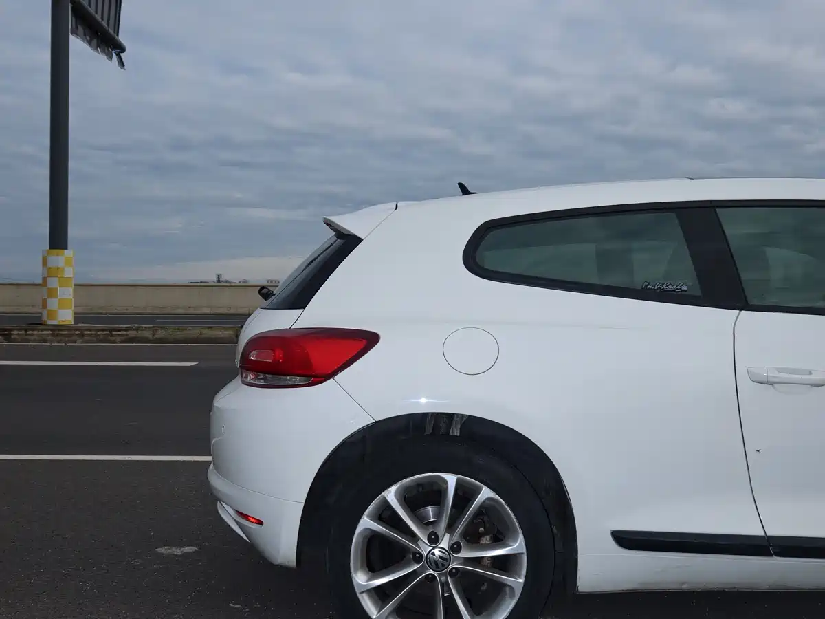 Volkswagen Scirocco 2011 2.0TSI Luxury фото 7