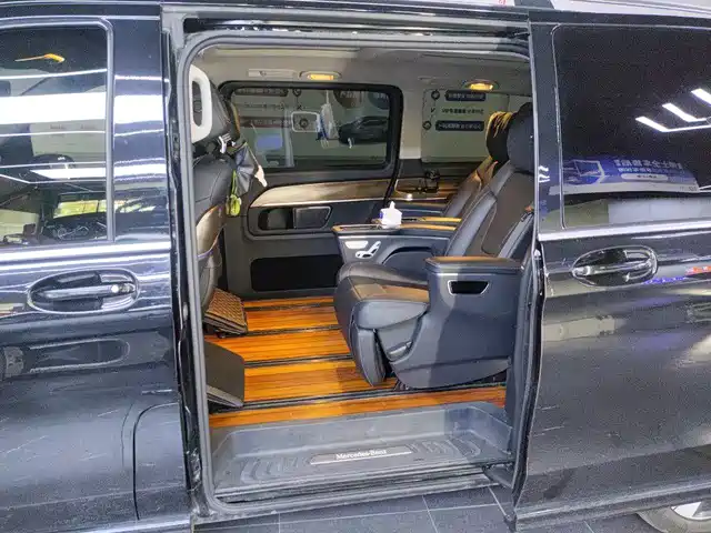 Mercedes-Benz V-Class 2021 V 260 L Long Wheelbase Premium Edition — фото 5