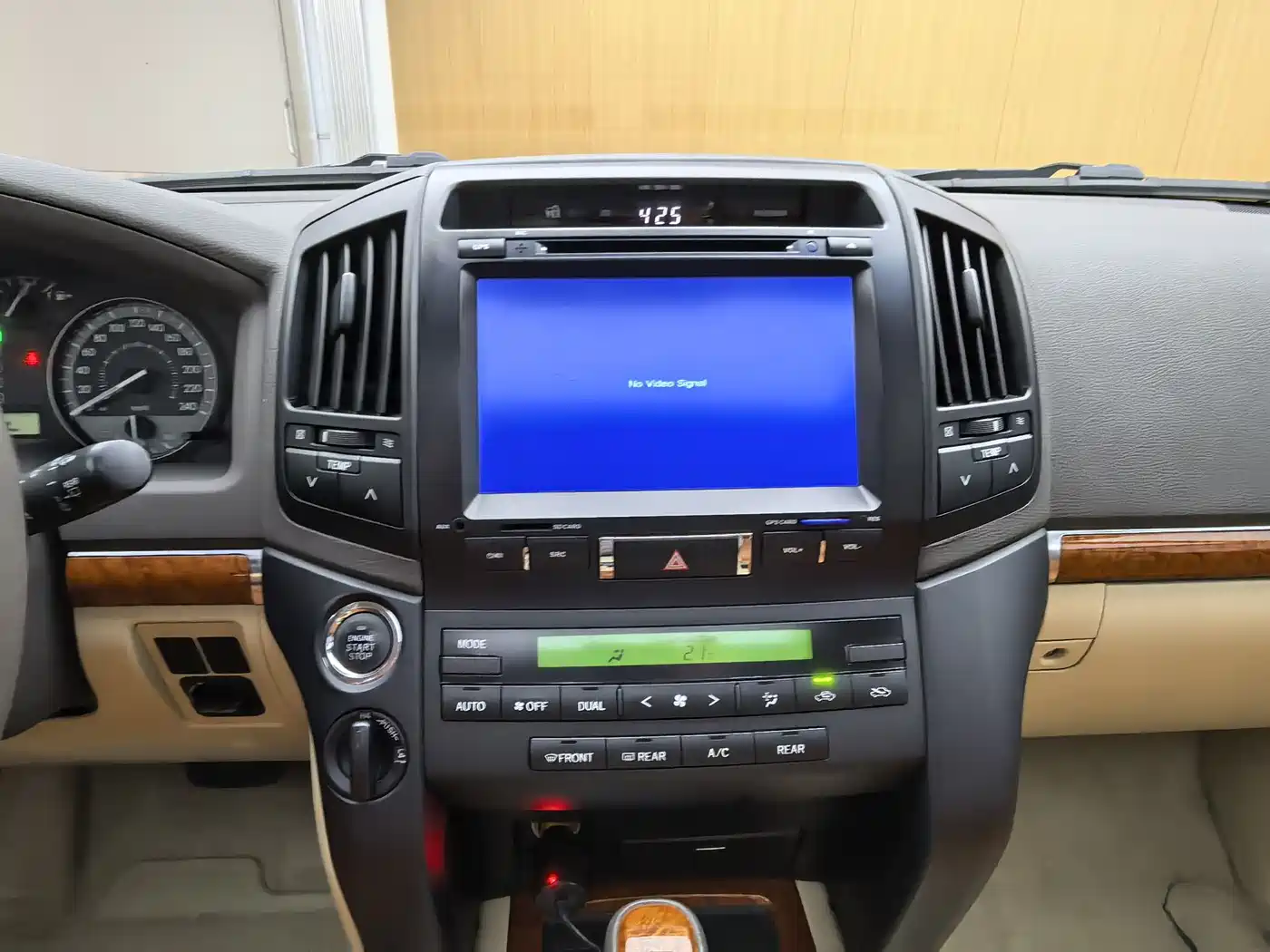 Toyota Land Cruiser (Import) 2015 4.0L V6 Middle East Limited Edition фото 19