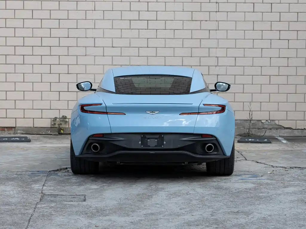 Фото 5 - Aston Martin DB11
