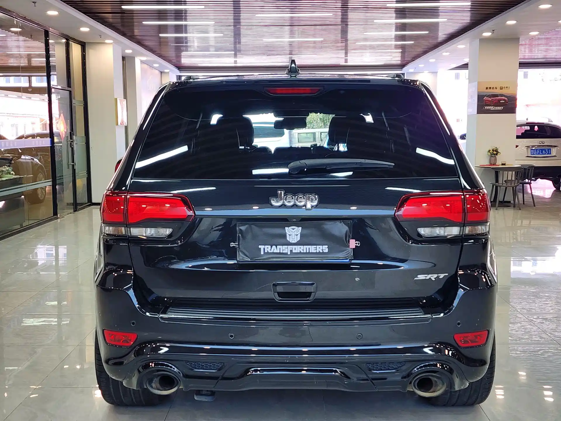 صورة 4 - Jeep Grand Cherokee SRT