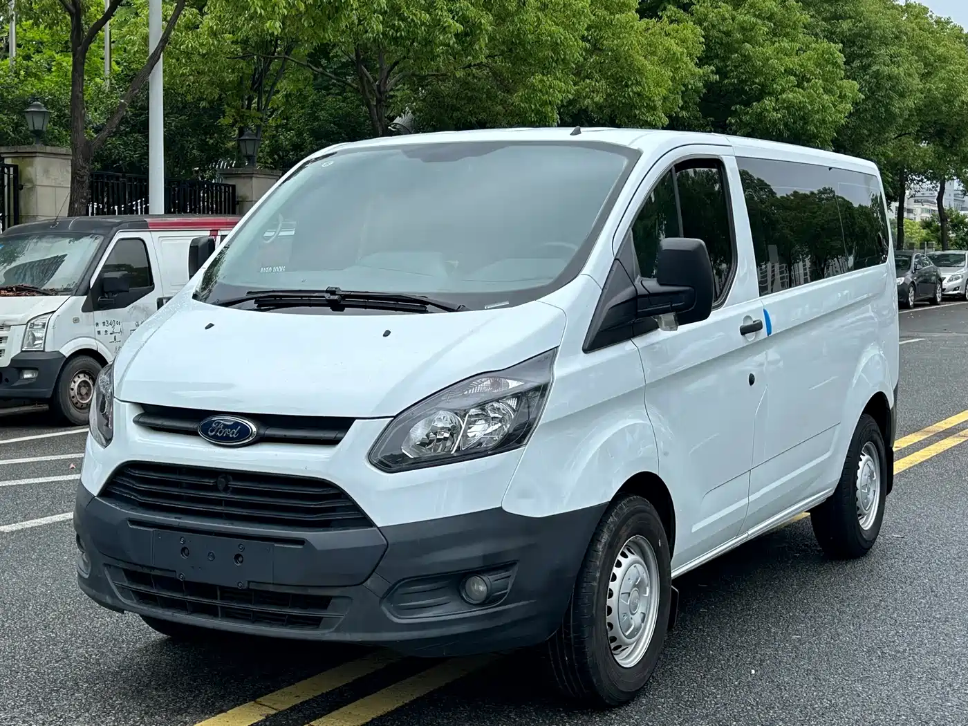 Ford Transit 2019 2.0T Diesel Multi-Purpose Commercial Vehicle Short Wheelbase Low Roof 6-Seater China VI