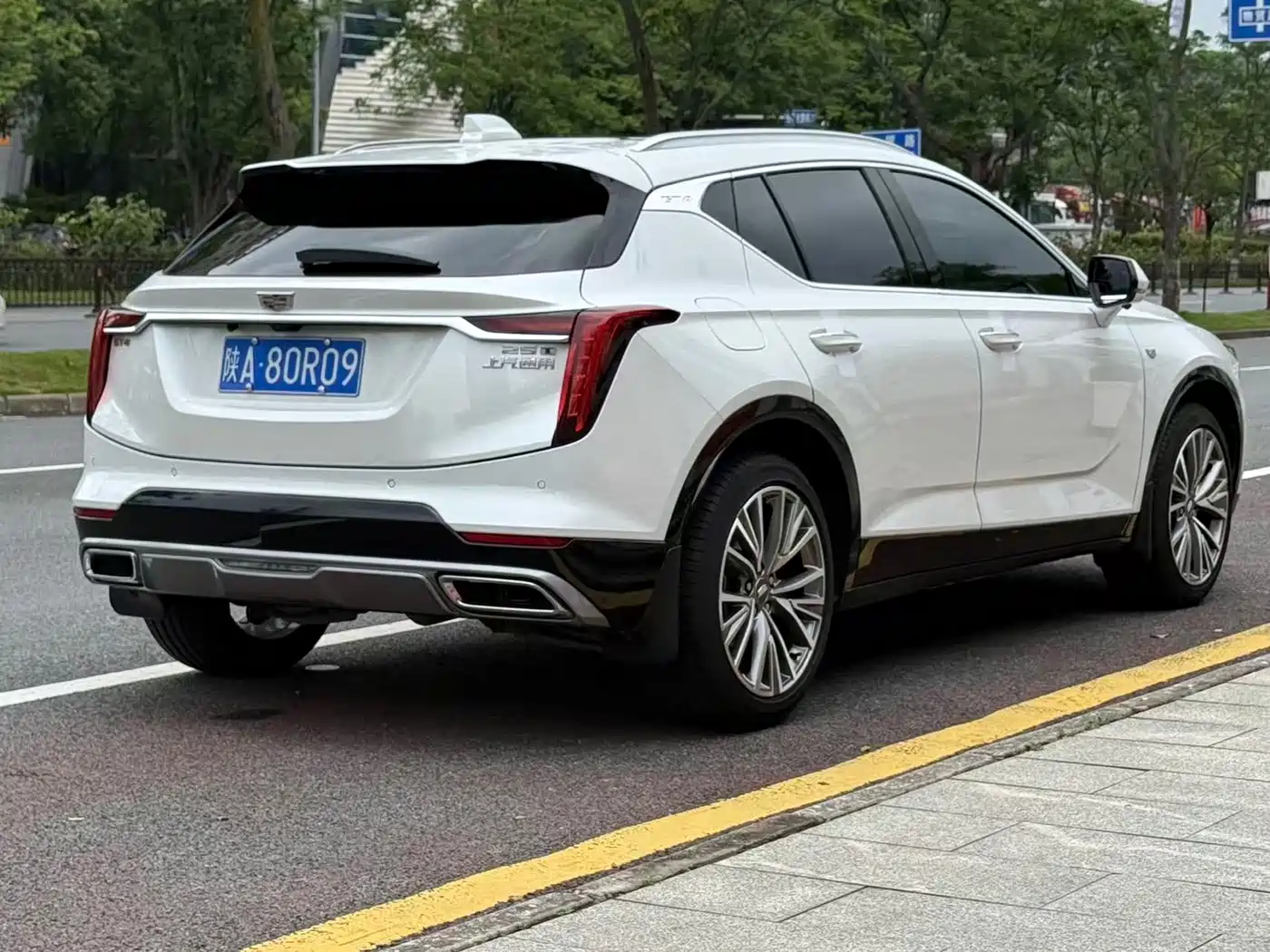 Cadillac GT4 2023 2023 25T Luxury Edition