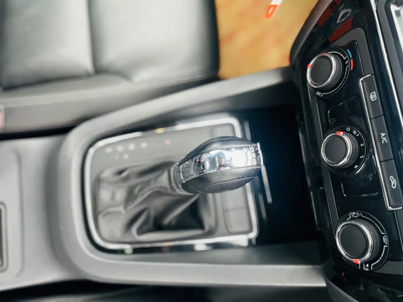 Volkswagen Sagitar 2015 230TSI Automatic Comfort фото 10