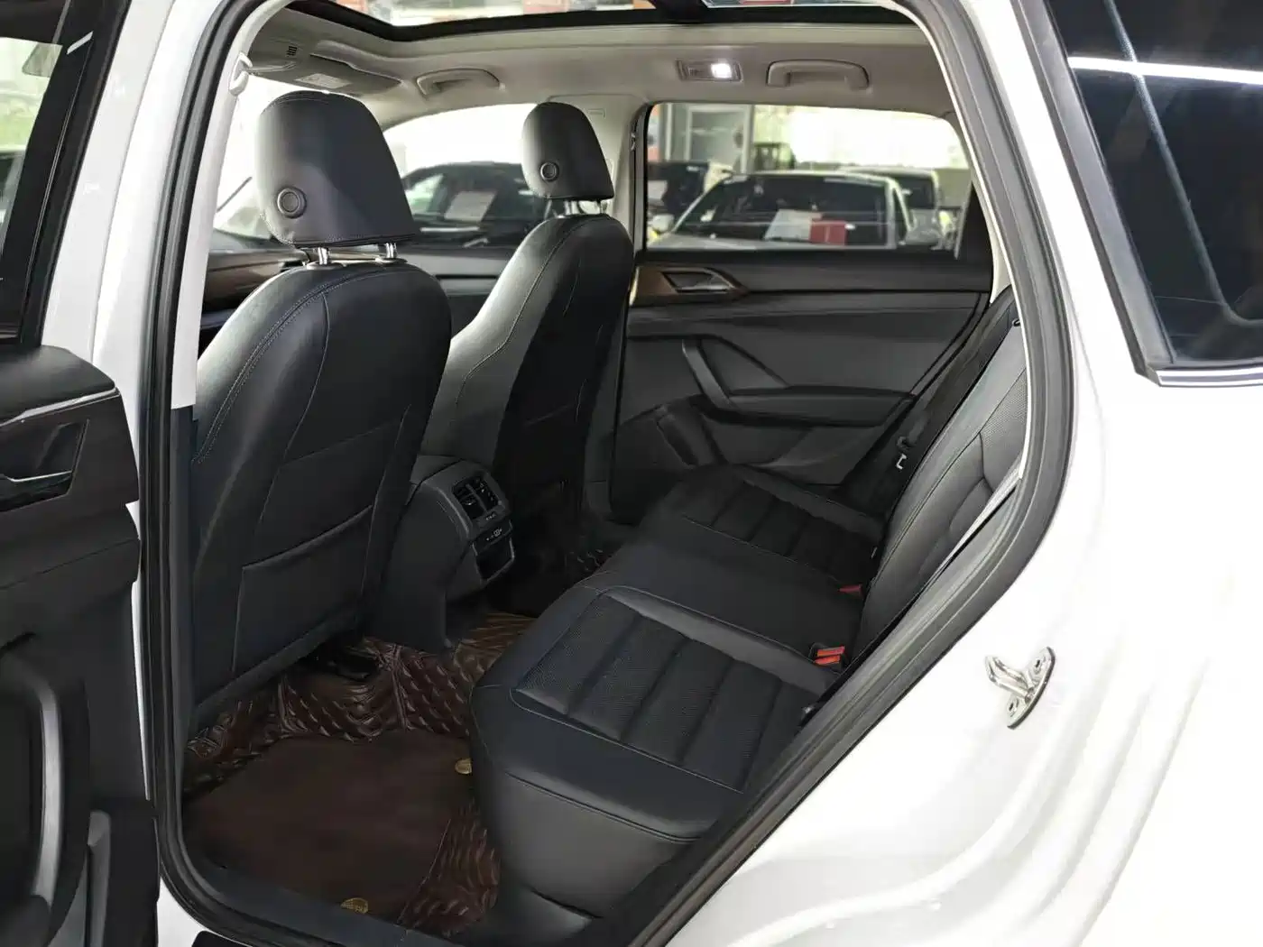 Volkswagen Tharu, миниатюра 9