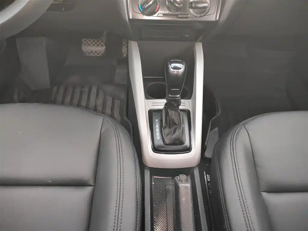 Škoda Fabia 2017 1.4L Auto Car Enjoy Edition фото 14