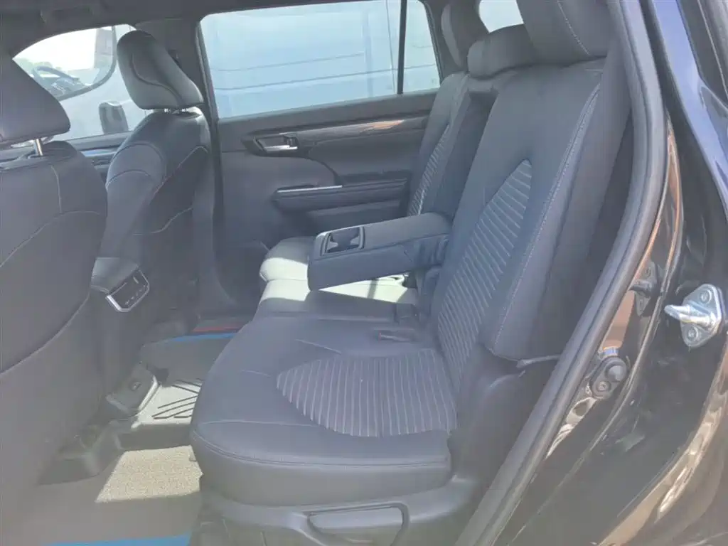 Toyota Crown Kluger 2023 2.5L HEV AWD Luxury Edition фото 17