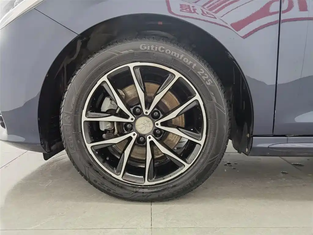 BYD Song MAX 2018 1.5T Auto Smart Connected Elite 6-Seater фото 17