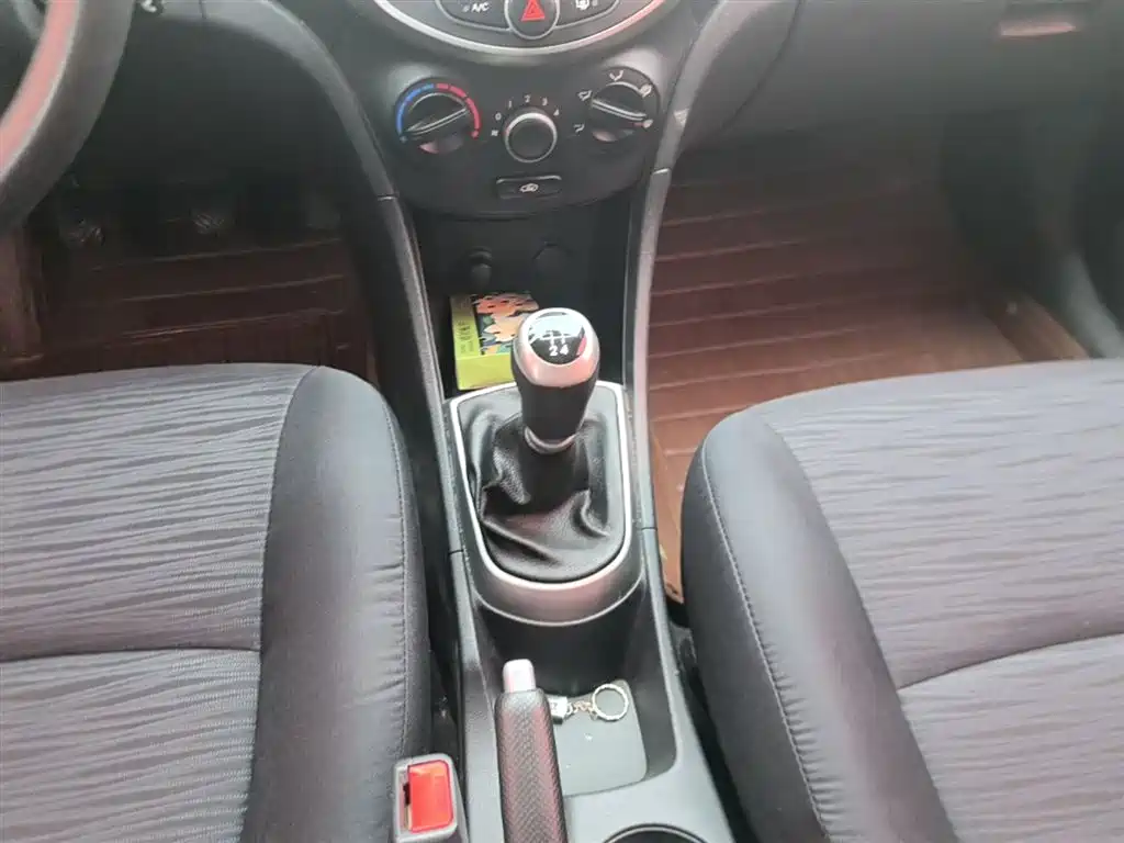Hyundai Reina 2014 1.4L Manual GLX фото 14