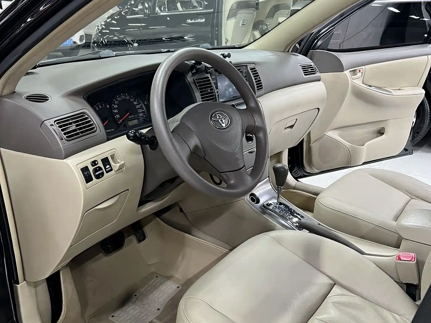 Toyota Corolla 2011 1.6L Automatic Luxury Edition фото 9