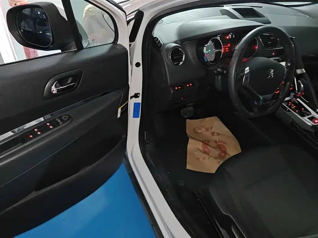 Peugeot 3008 2015 2.0L Automatic Classic Edition фото 16