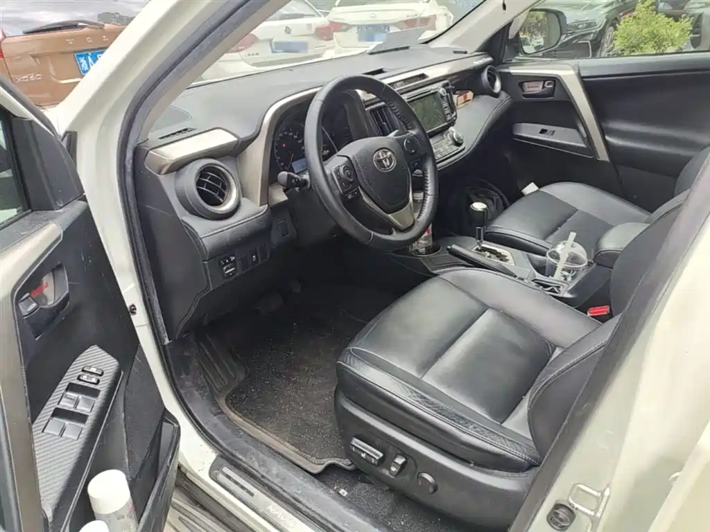 Toyota RAV4 Rongfang 2015 2.5L Automatic 4WD Elite Edition фото 16