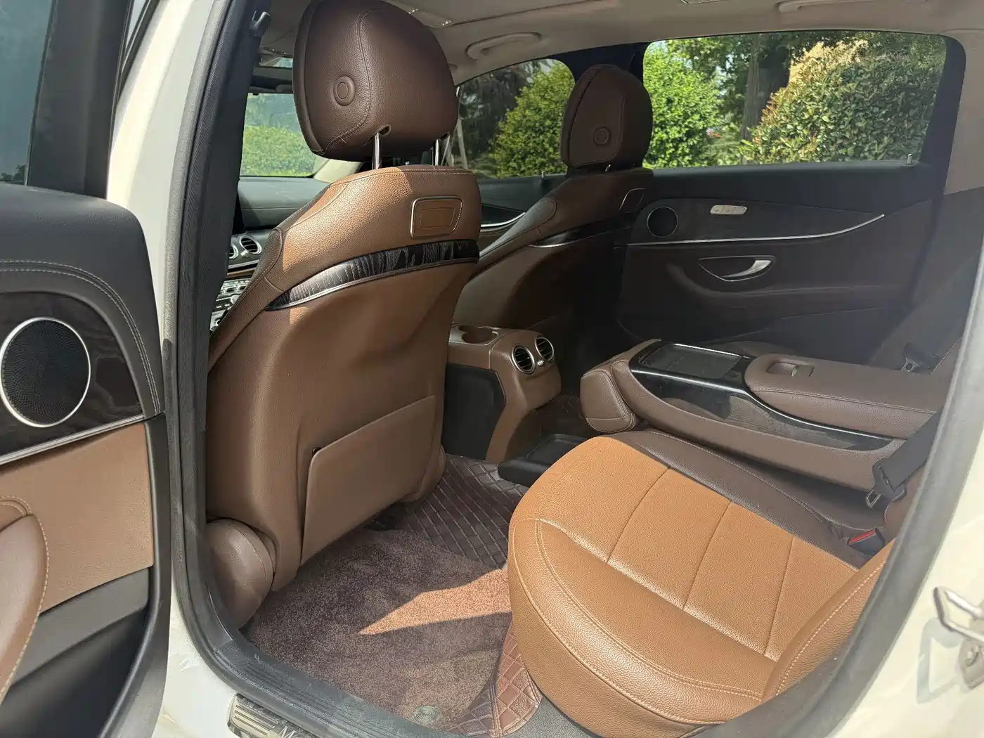Фото 5 - Mercedes-Benz E-Class