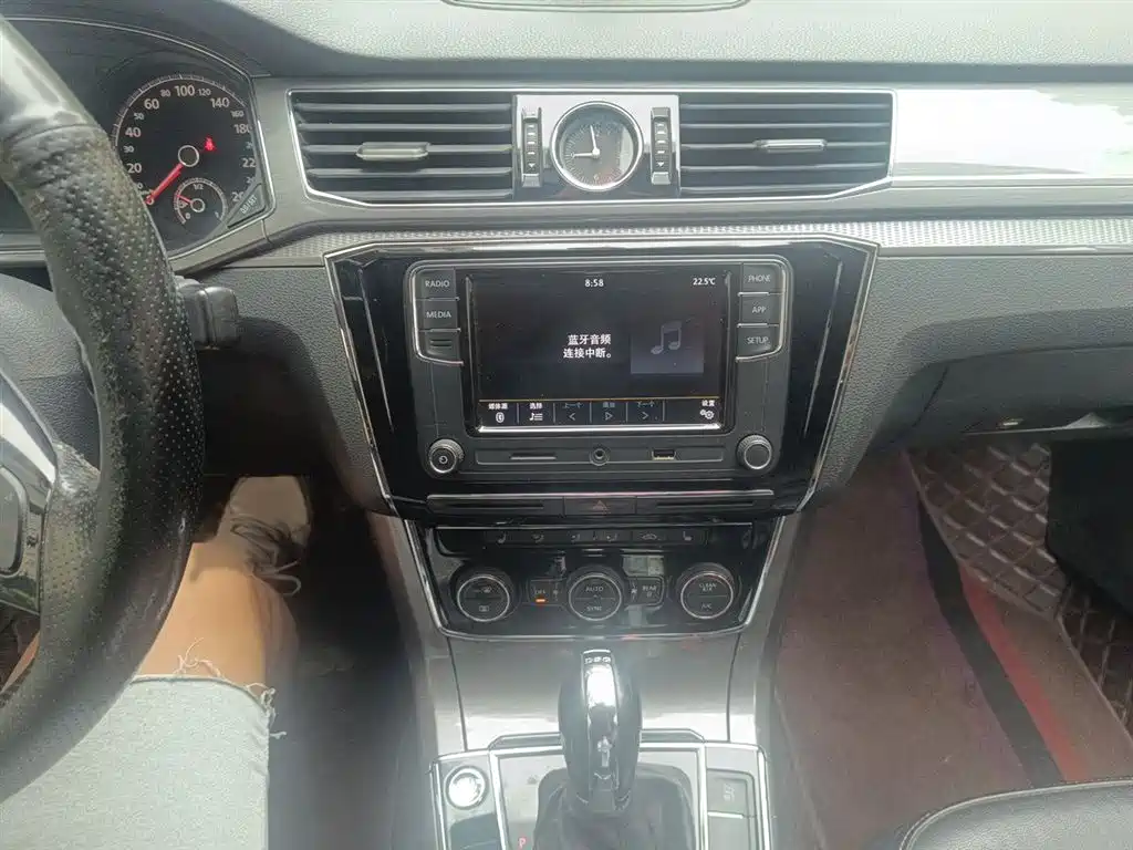 Volkswagen Passat 2017 330TSI DSG Prestige фото 6