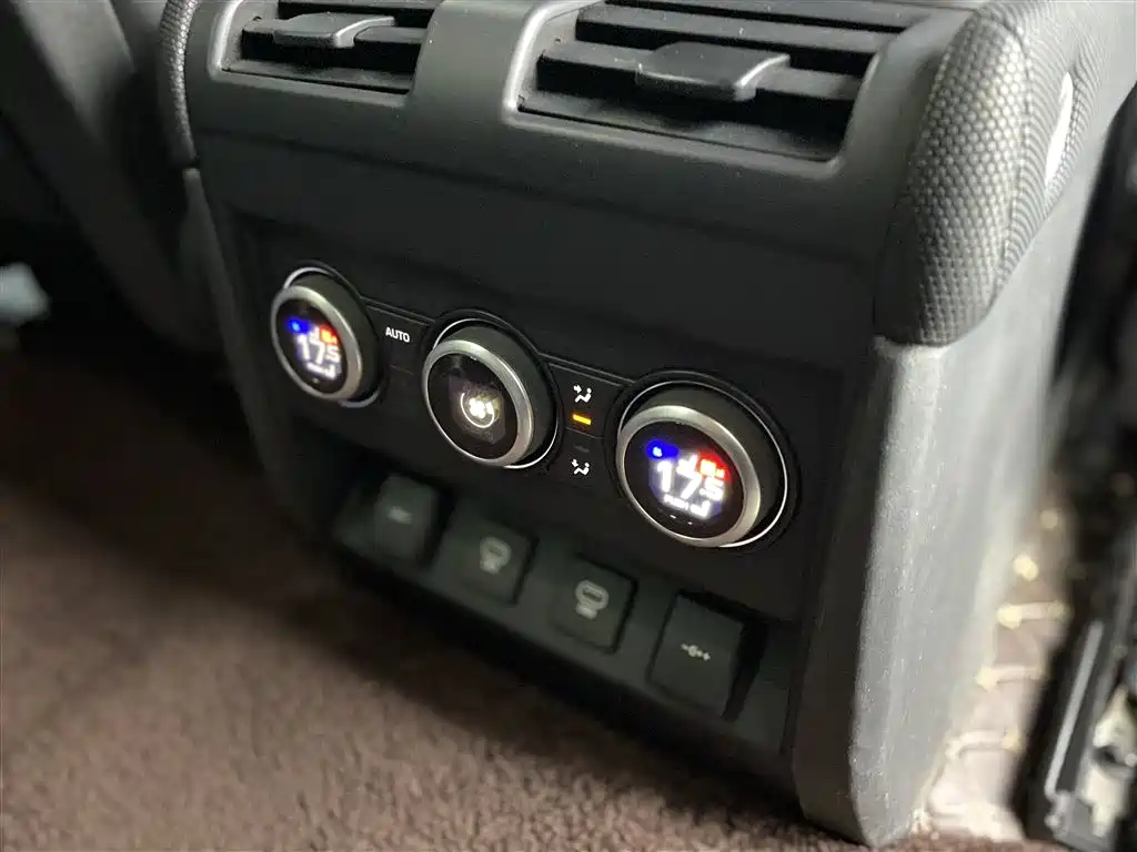 Land Rover Defender 2022 90 2.0T P300 X-DYNAMIC HSE фото 24