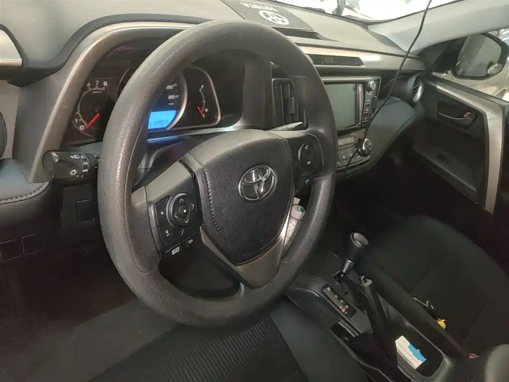 Toyota RAV4 Rongfang 2015 2.0L CVT 2WD Trend Edition фото 11