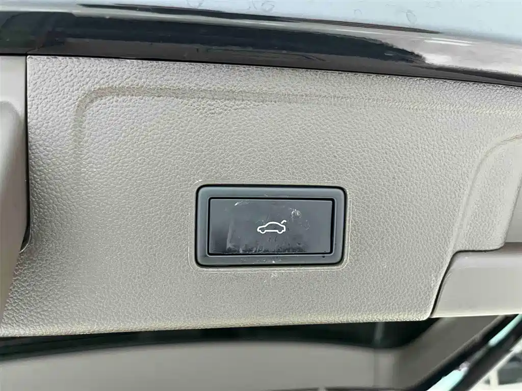 Volkswagen Viloran 2024 380TSI Executive Edition фото 17