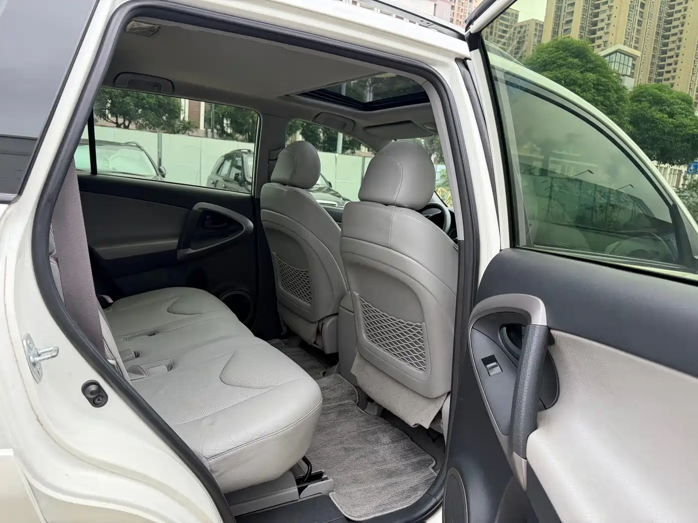 Toyota RAV4 (Import) 2008 2006 2.4 Luxury