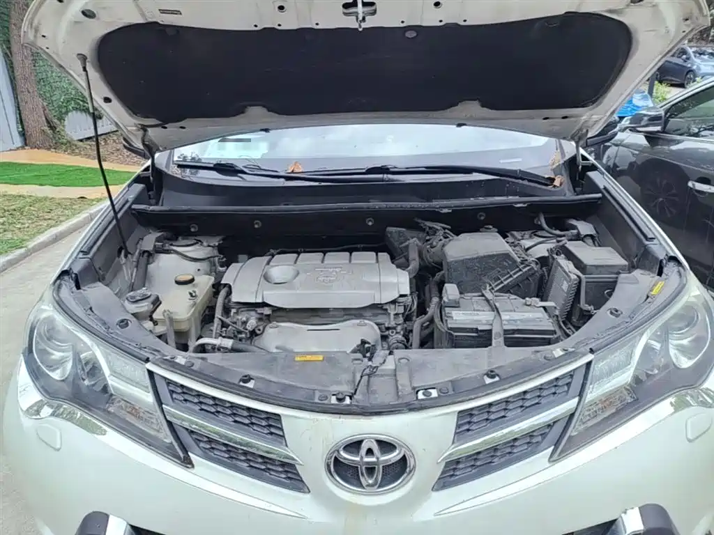 Toyota RAV4 Rongfang 2015 2.5L Automatic 4WD Elite Edition фото 20