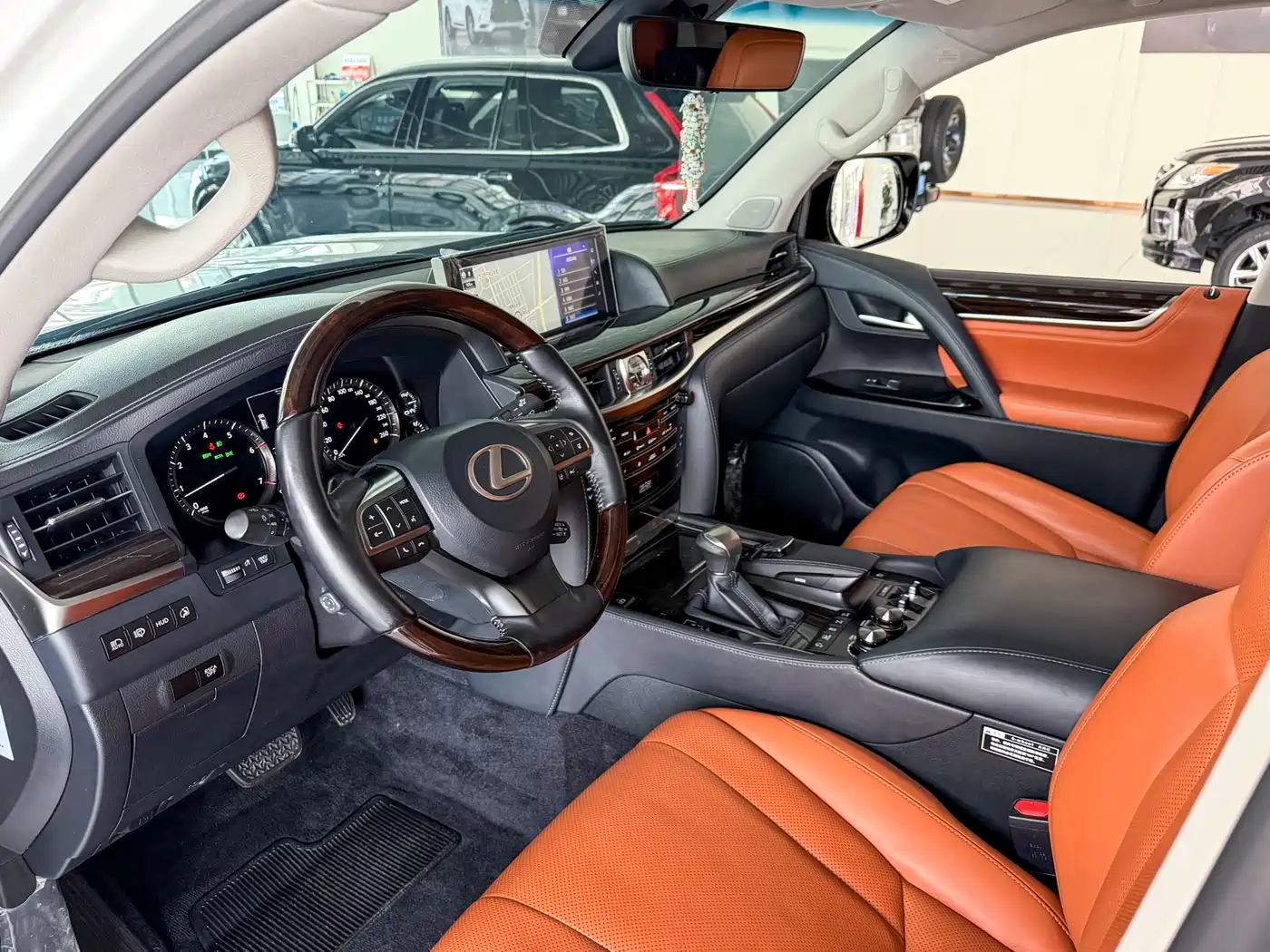 Lexus LX 2016 570 Luxury Premium Edition фото 7